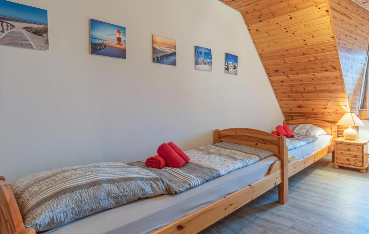 Awesome home in Friedrichskoog-Spitze with 2 Bedrooms&WiFi Buitenkant foto